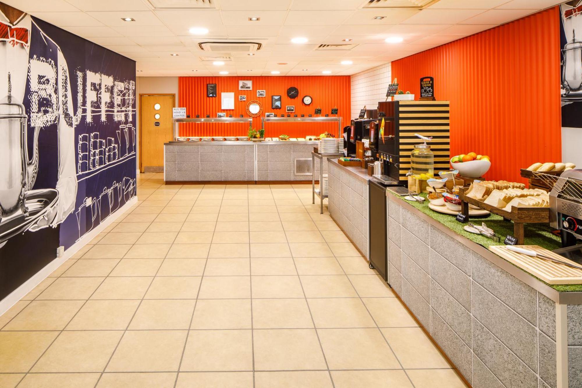 Ibis Budget London Heathrow Central Hounslow Exterior foto