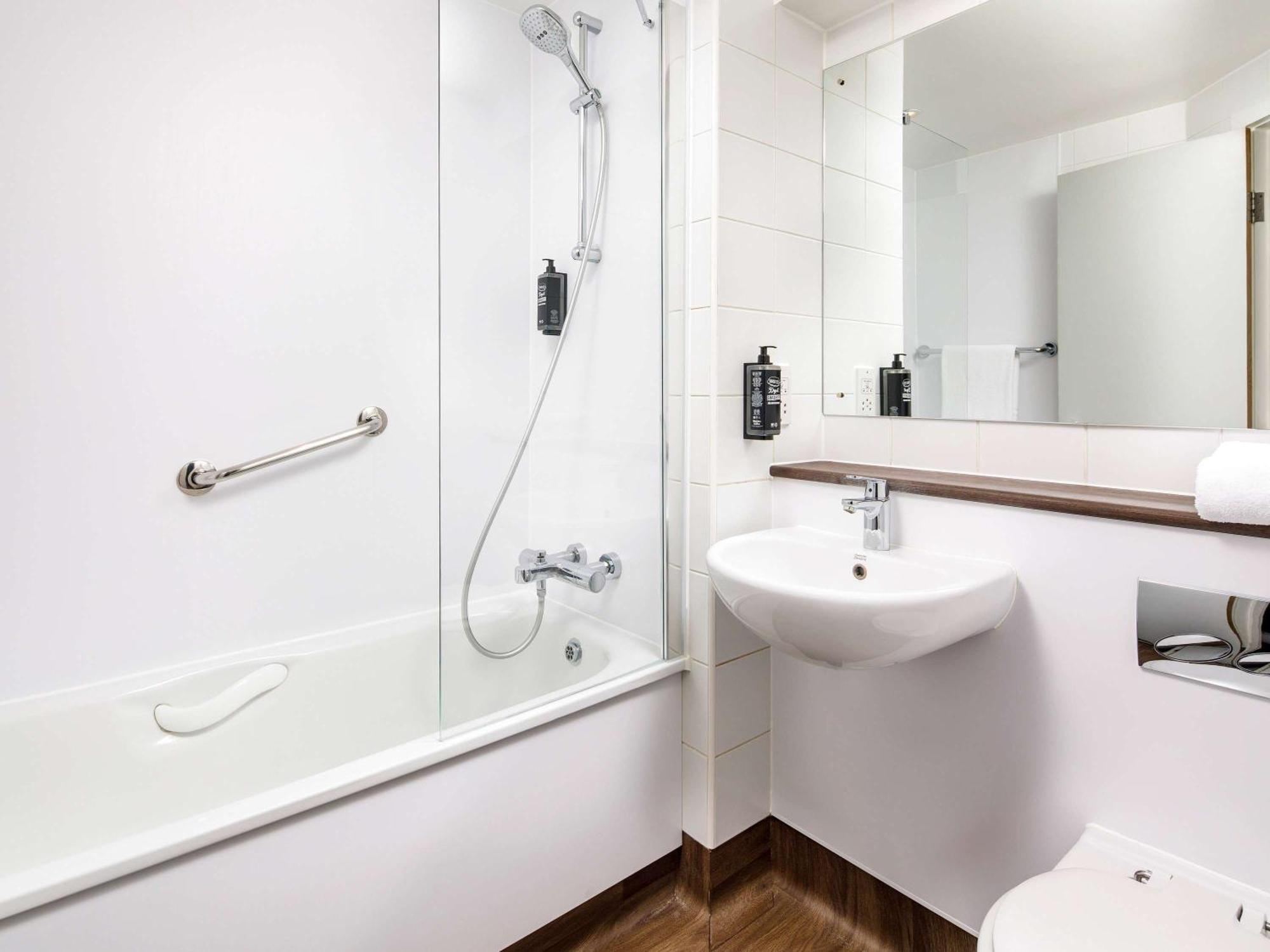 Ibis Budget London Heathrow Central Hounslow Exterior foto